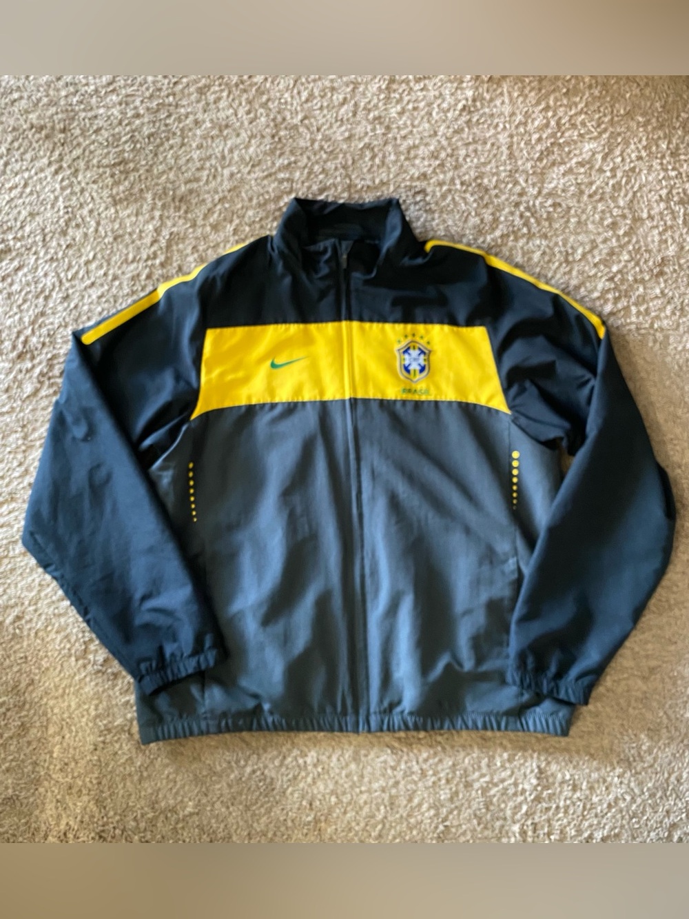 Rare 2010-11 Brazil Nike Track Men's Jacket
Size XL